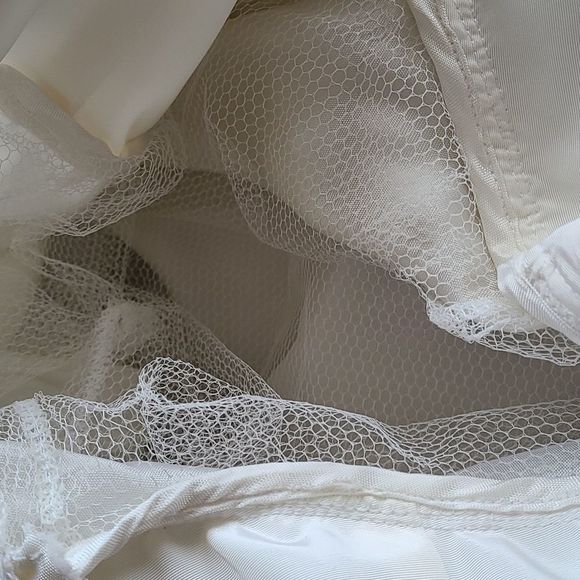 Elegant White Strapless Wedding Dress - Picture 13 of 15